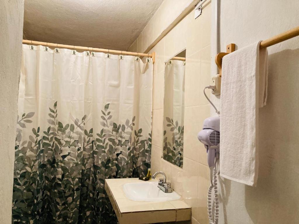 Alhambra Hotel - San Cristóbal de Las Casas מראה חיצוני תמונה